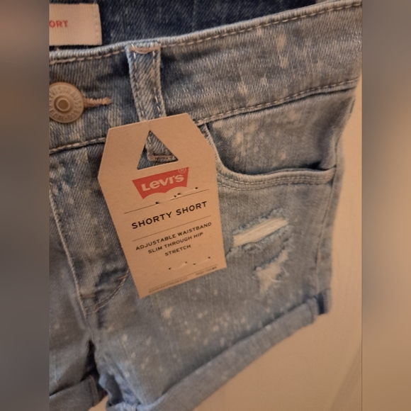 Girl's Levi's Shorty shorts NWT - Picture 2 of 5